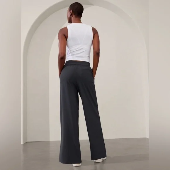 NWOT Athleta Pinnacle Black Sand Trouser Size 14. - Picture 2 of 10